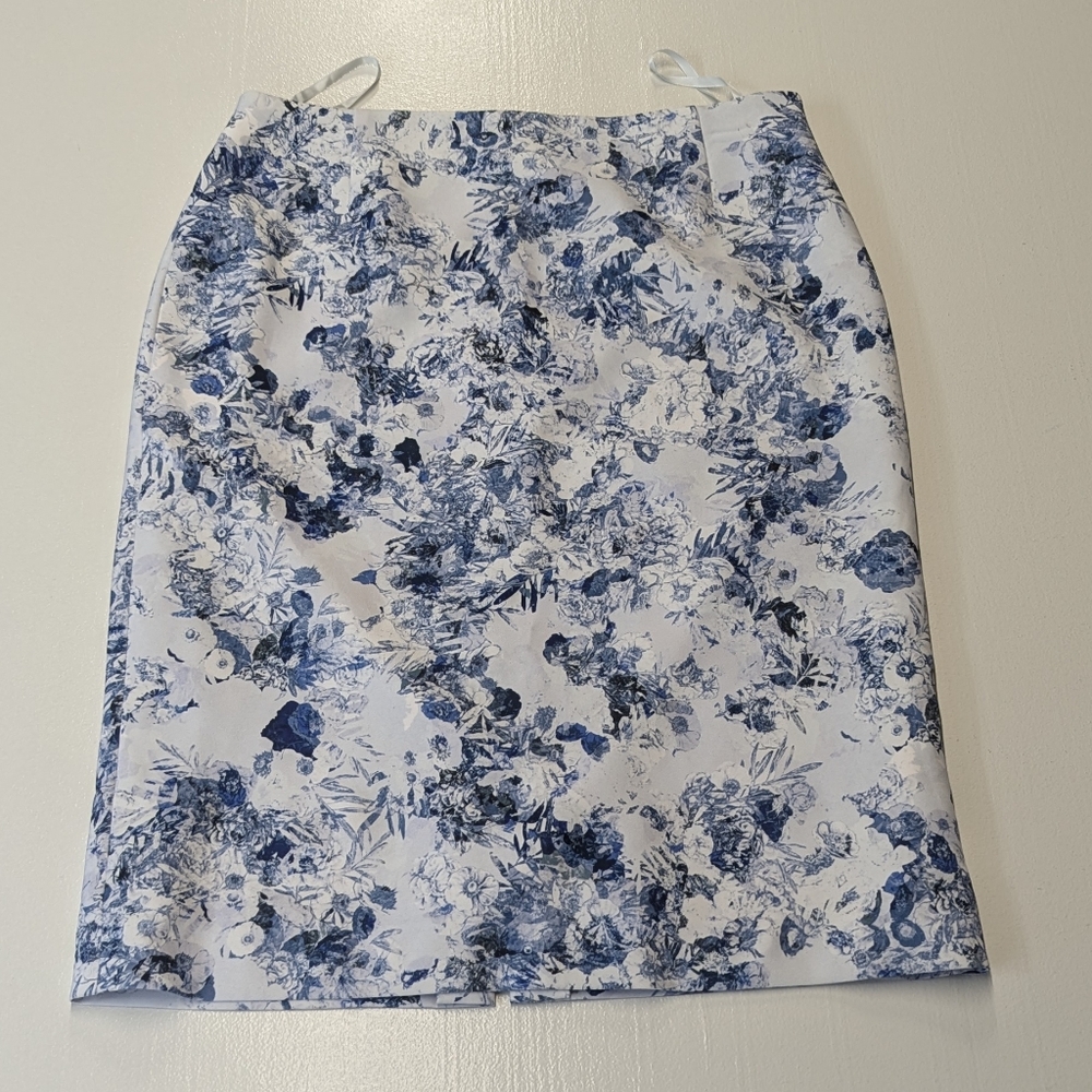 Alex Marie Size 6 Blue and White Floral Midi Skirt